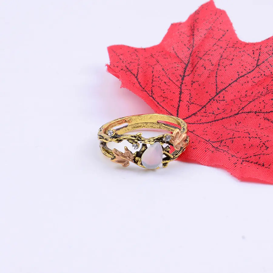 Vintage Fashion Golden Branch Maple Leaf Ring Retro Creative Women's