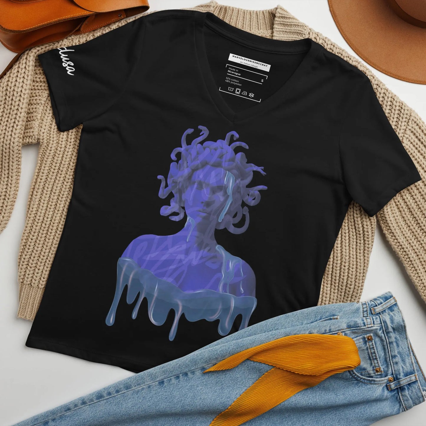 Medusa - Lockeres Shirt (V-Ausschnitt) - Marvelous Miss McCray