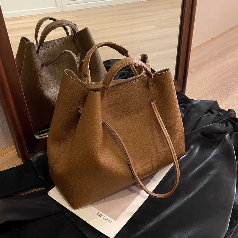 Large Shoulder Bag -   Taschen #