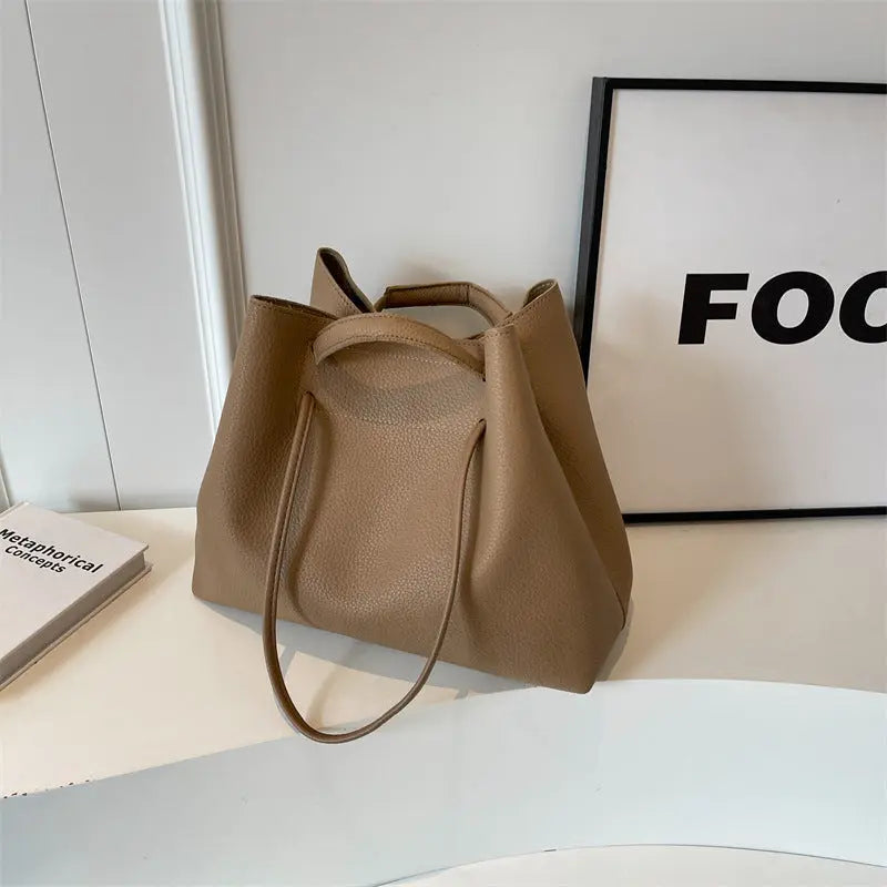 Large Shoulder Bag -   Taschen #