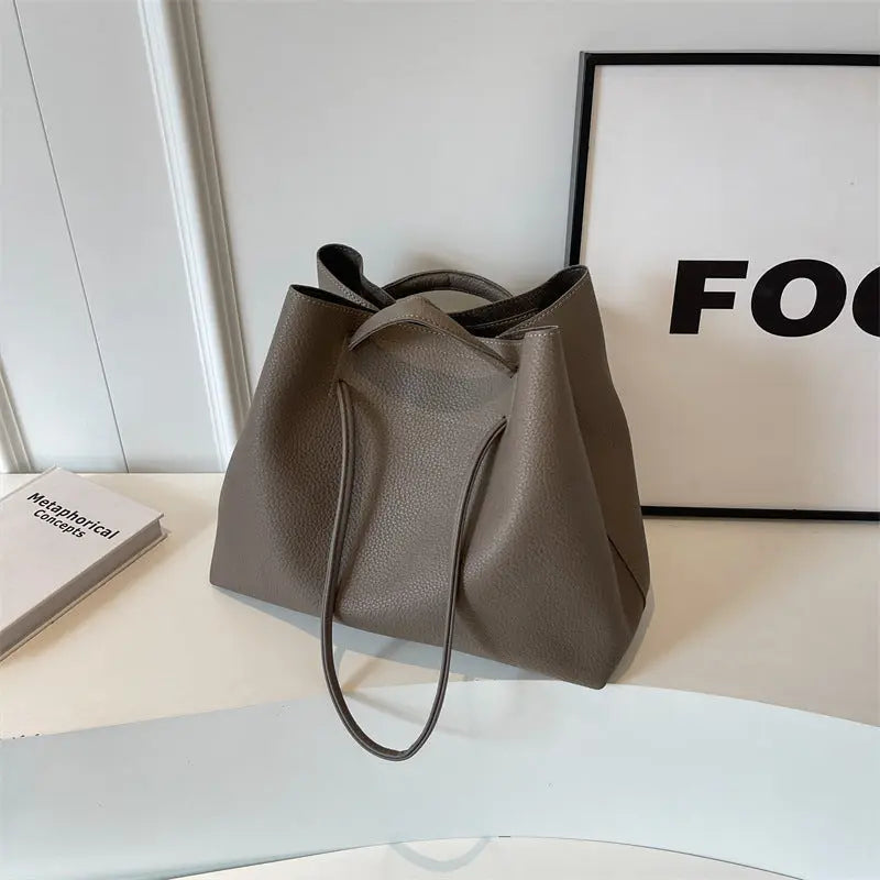 Large Shoulder Bag -   Taschen #